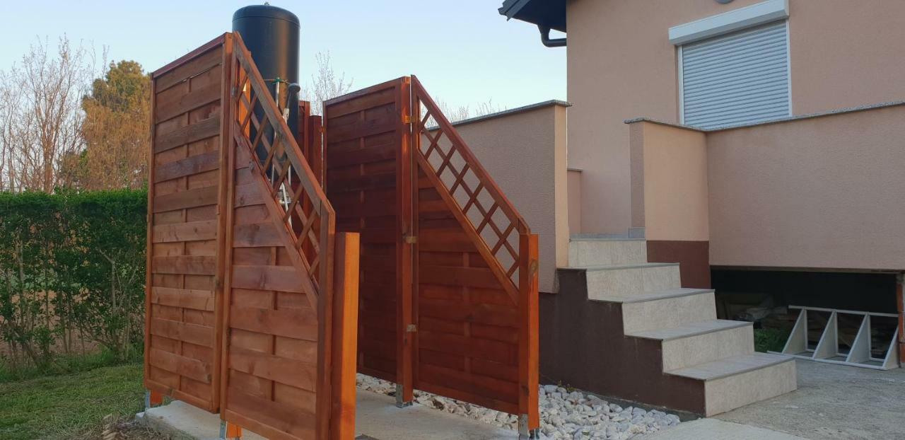 Holiday Home Begonja Привлака Екстер'єр фото